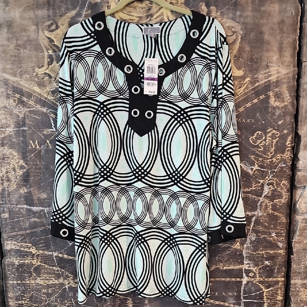 JM Collection Black and White Graphic Tunic Blouse - Picture 2 of 6